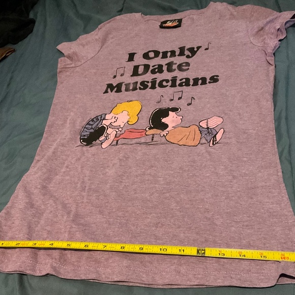 Peanuts and the Gang t-shirt by TAKE COVER SIZE LARGE - Picture 5 of 9